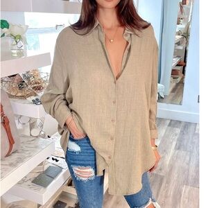 POSH Womens button down oversized shirt